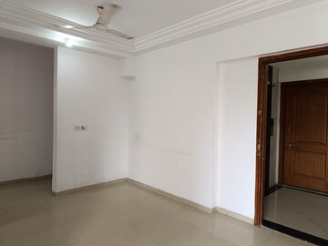 Room in 3 BHK Apartment at Romell Empress, Borivali West – for Rent