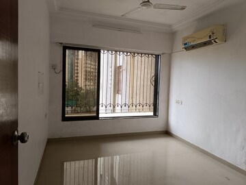 Room in 3 BHK Apartment at Romell Empress, Borivali West – for Rent