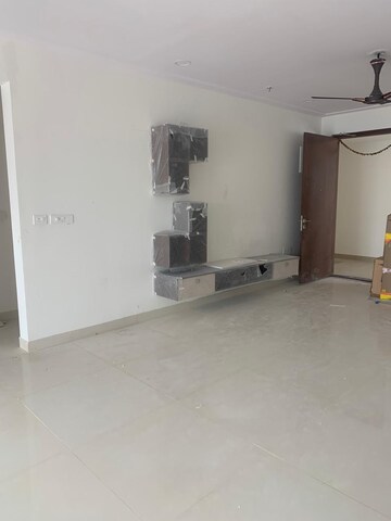 Room in 3.5 BHK Apartment at Prestige Tranquil, Kokapet – for Rent