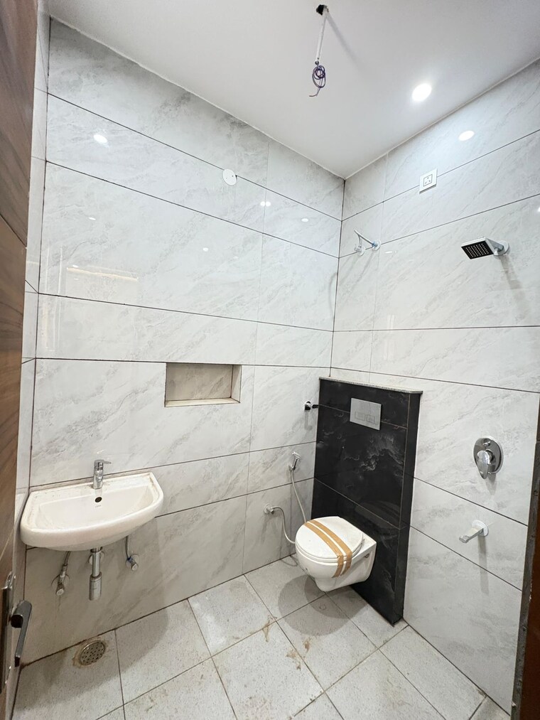 Attached Bathroom, sector 115 2 Bedroom 110 Sq.Yd. Apartment In Sector 115 Mohali 9025921