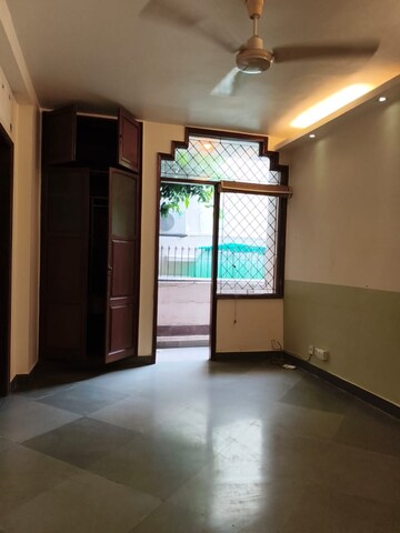 Room in 3 BHK Builder Floor at Boutique Residential Apartments A-4 1, Vasant Vihar – for Rent