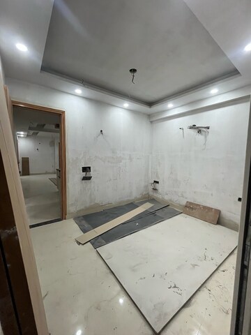 Room in 4 BHK Apartment at Nidhi Exclusive Floors, Mehrauli – for Sale