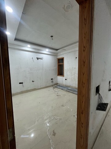 Room in 4 BHK Apartment at Nidhi Exclusive Floors, Mehrauli – for Sale