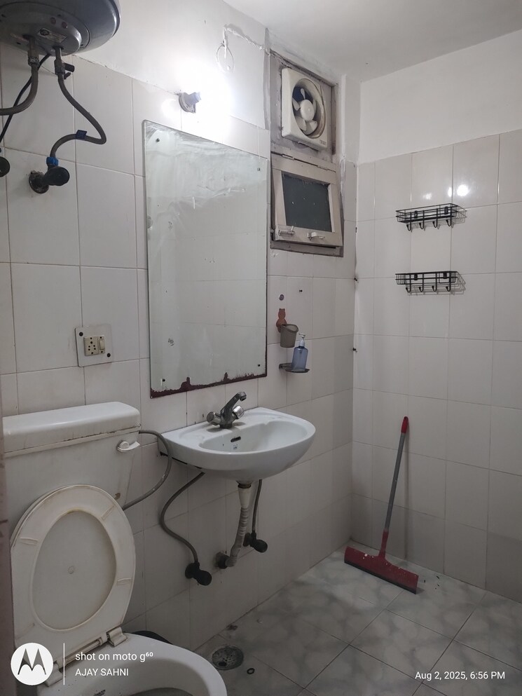 Bathroom, mehrauli 2 Bedroom 1000 Sq.Ft. Builder Floor In Mehrauli Delhi 9025961