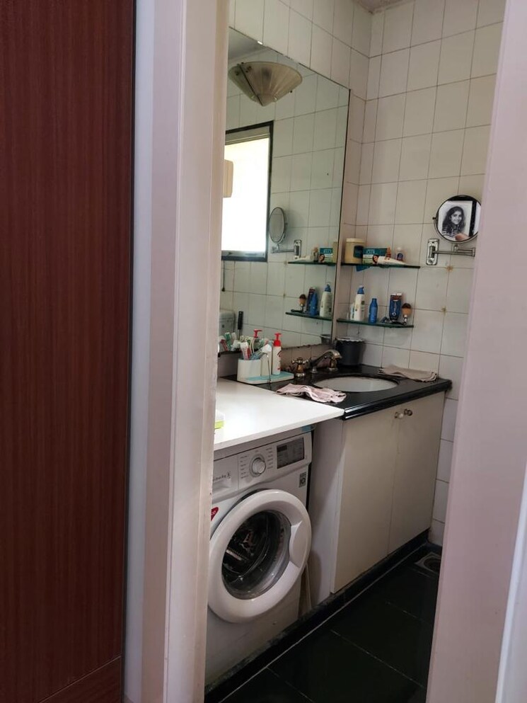 Bathroom, andheri west 2 Bedroom 1000 Sq.Ft. Apartment In Andheri West Mumbai 9026000