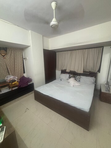 Bedroom in 2 BHK Apartment at Andheri West – for Rent