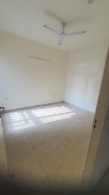 Room in 2 BHK Apartment at Gaur City 2 - 14th Avenue, Sector 16c Greater Noida – for Rent