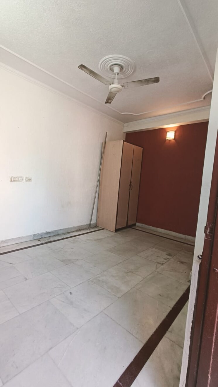 Room, malviya nagar 1.5 Bedroom 50 Sq.Yd. Builder Floor In Malviya Nagar Delhi 9026027