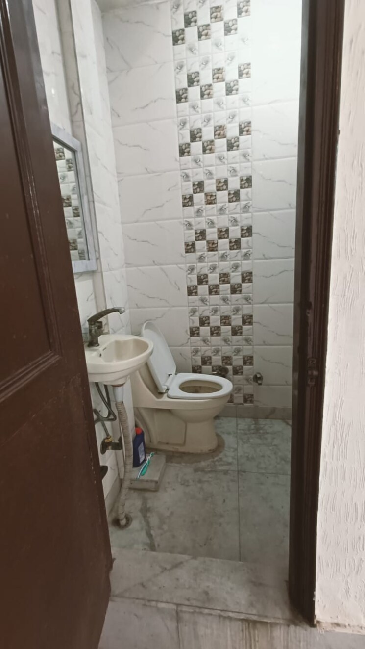 Bathroom, malviya nagar 1.5 Bedroom 50 Sq.Yd. Builder Floor In Malviya Nagar Delhi 9026027