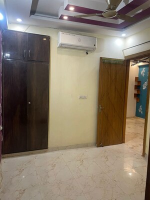Room in 3.5 BHK Builder Floor at Onyx Plaza, Vasundhara Sector 3 – for Sale