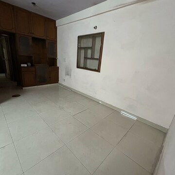 Room in 1 BHK Builder Floor at Kotla Mubarakpur – for Rent
