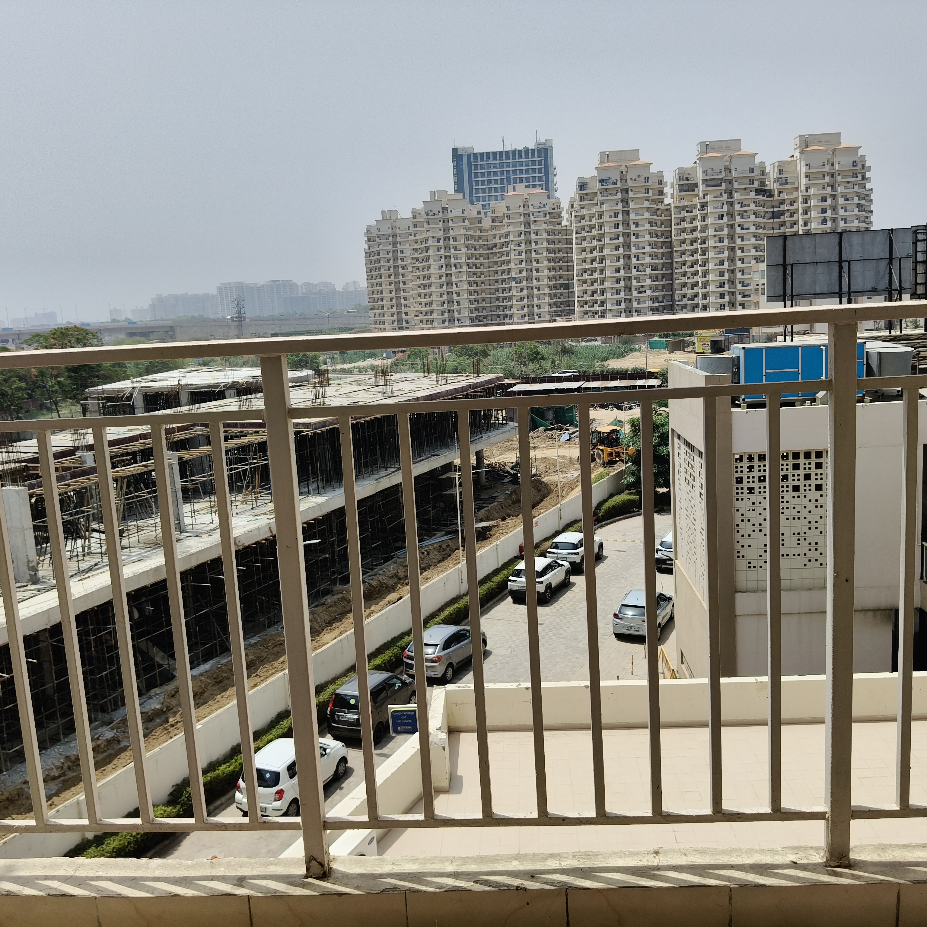 2 BHK Apartment For Rent in Suncity Avenue 102