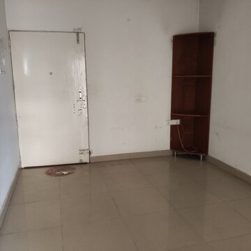 Room in 2 BHK Apartment at Suncity Avenue 102, Sector 102 – for Rent