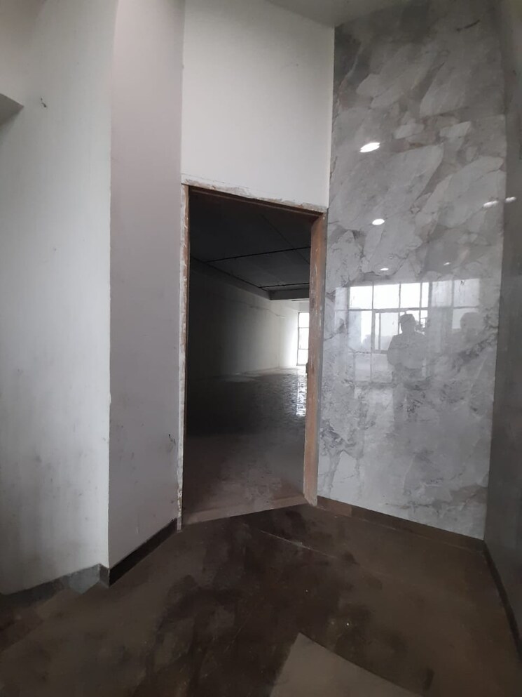 Room, acme-shatrunjay-plaza Commercial Shop 1300 Sq.Ft. In Goregaon West Mumbai 9026065