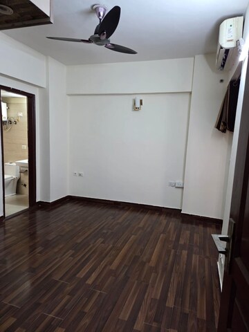 2 BHK Apartment For Rent in Sethi Max Royal, Sector 76