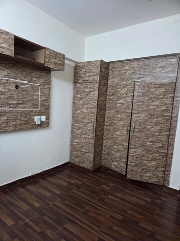 Room in 2 BHK Apartment at Sethi Max Royal, Sector 76 – for Rent