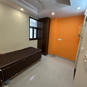 Room in 1 BHK Builder Floor at Kotla Mubarakpur – for Rent
