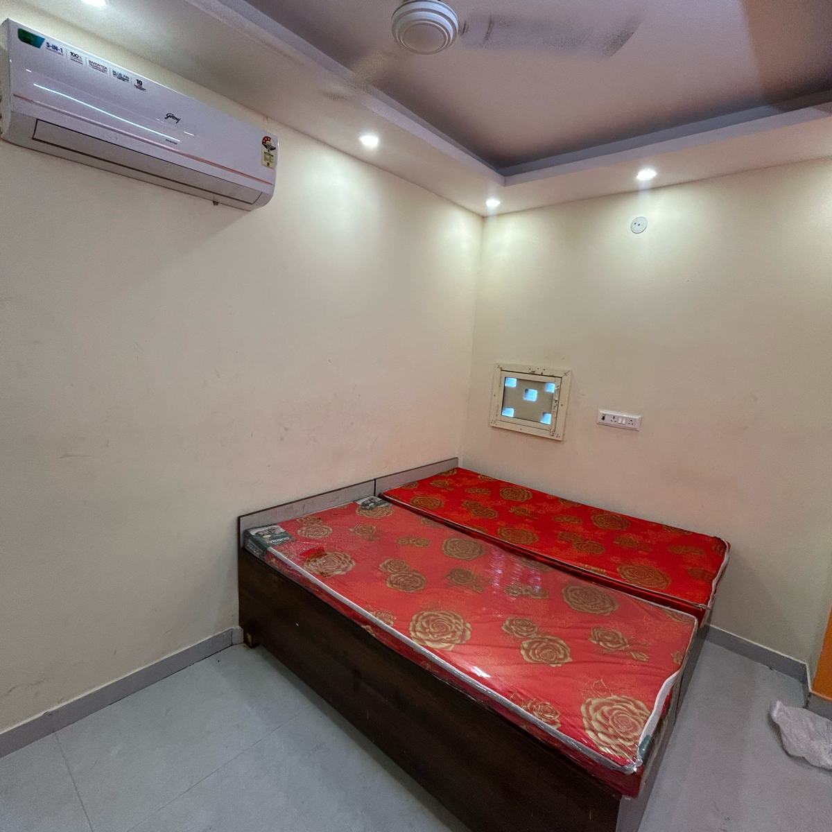 1 BHK + Pooja Room Builder Floor For Rent in Kotla Mubarakpur 