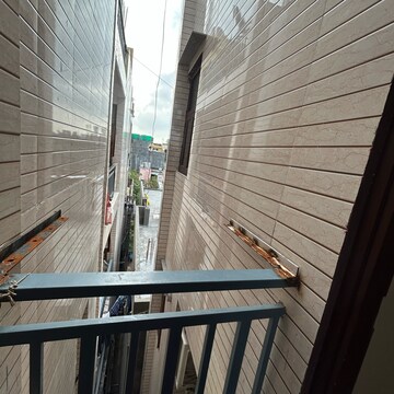 Balcony in 1 BHK Builder Floor at Kotla Mubarakpur – for Rent