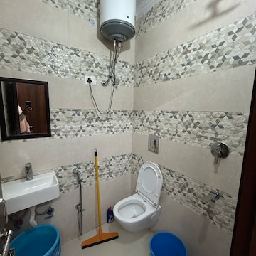 Team Area in 1 BHK Builder Floor at Kotla Mubarakpur – for Rent