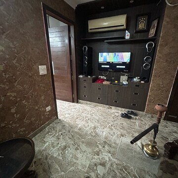 Parking in 2 BHK Builder Floor at Kotla Mubarakpur – for Rent