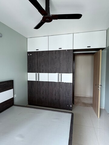 Room in 2 BHK Apartment at LnT Emerald Isle Phase II, Powai – for Rent