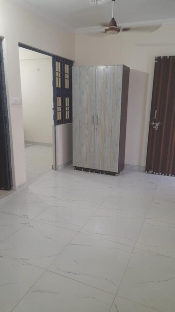 Room in 2 BHK Apartment at Sector 16b Greater Noida – for Sale