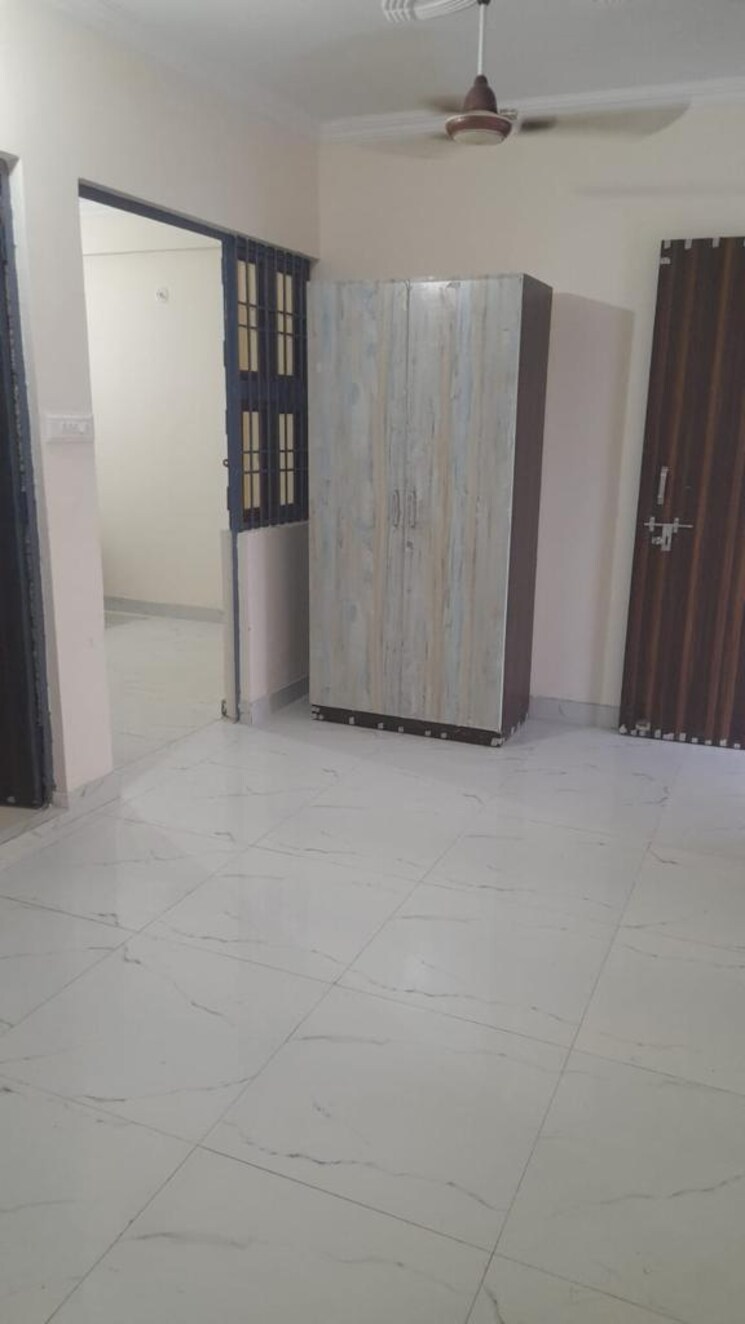 Room, sector 16b greater noida 2 Bedroom 1050 Sq.Ft. Apartment In Sector 16b Greater Noida Greater Noida 9026088