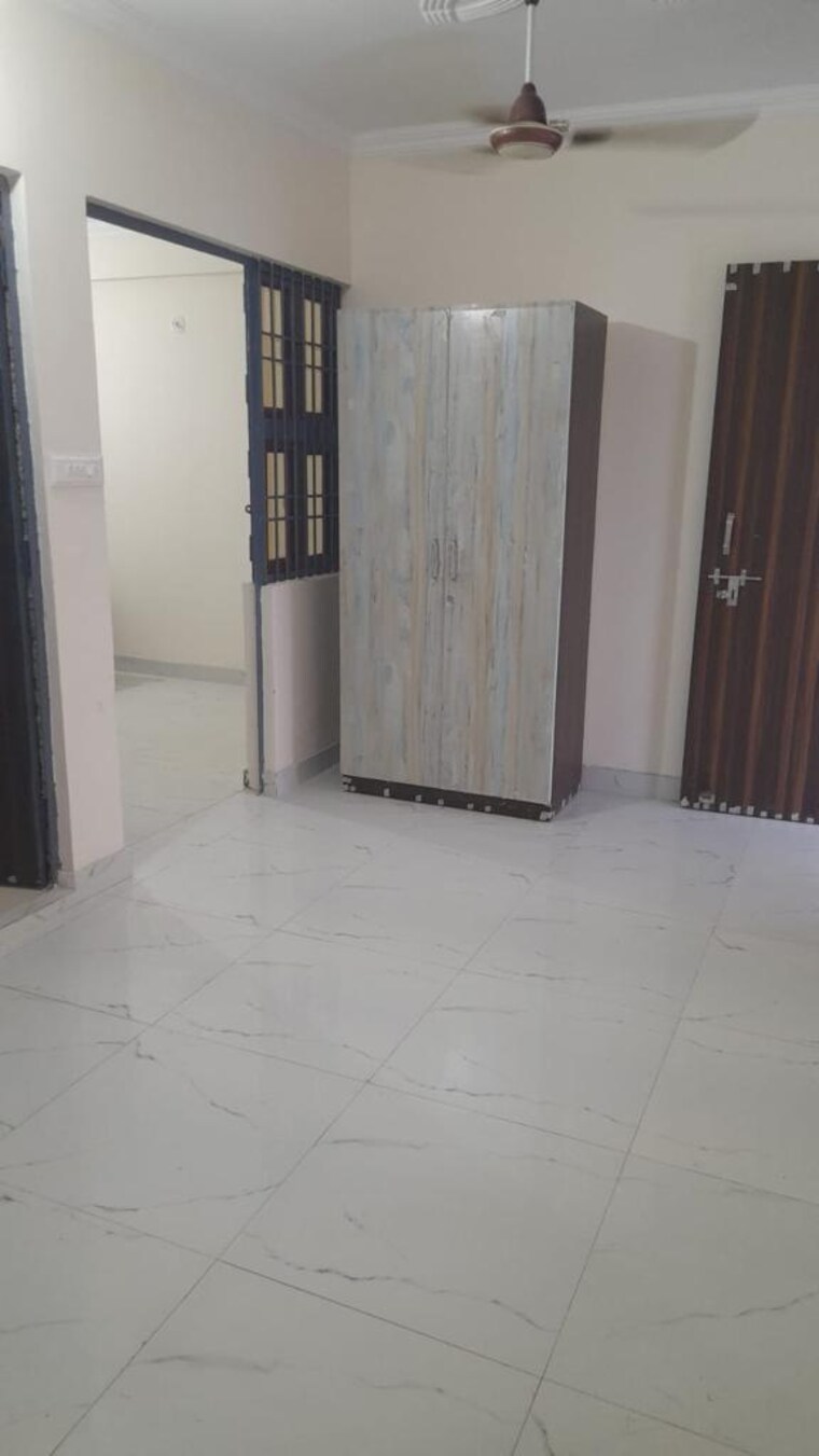 Room, sector 16b greater noida 2 Bedroom 1050 Sq.Ft. Apartment In Sector 16b Greater Noida Greater Noida 9026088