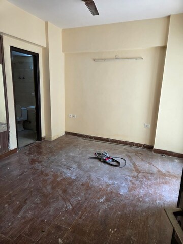 2 BHK Apartment For Rent in Sethi Max Royal, Sector 76