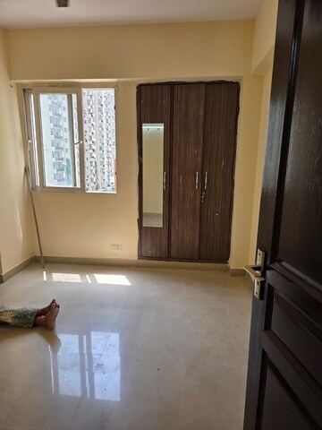 Room in 2 BHK Apartment at Sethi Max Royal, Sector 76 – for Rent