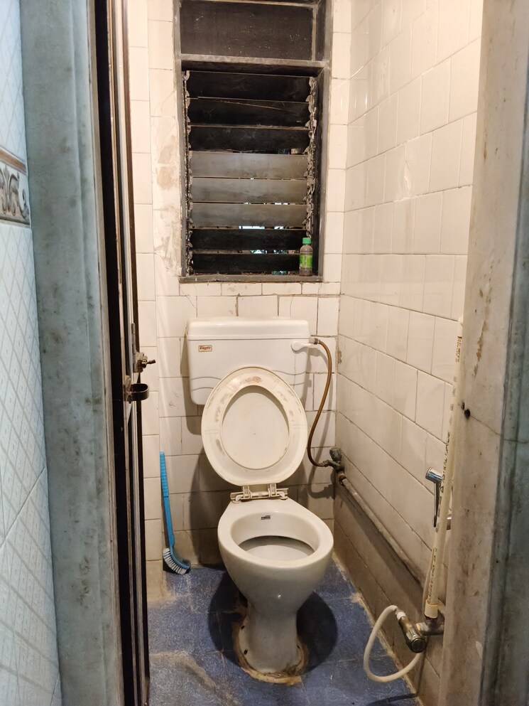 Bathroom, landmark-apartment-santacruz 1 Bedroom 500 Sq.Ft. Apartment In Vakola Mumbai 9026138