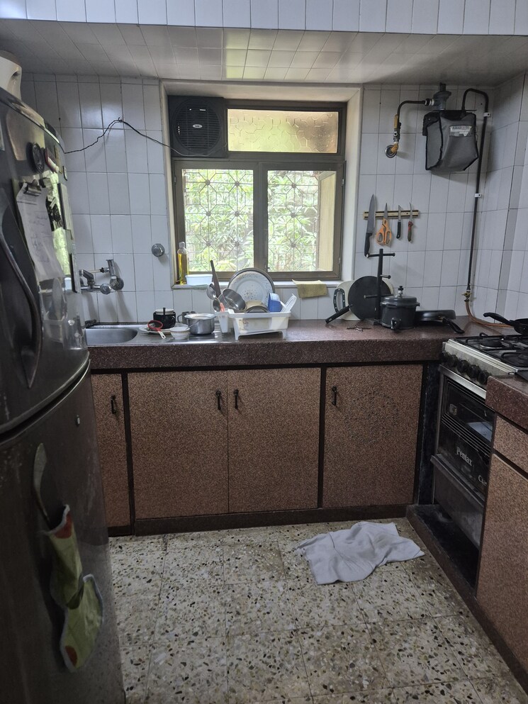 Kitchen, silver-thread 1 Bedroom 500 Sq.Ft. Apartment In Santacruz East Mumbai 9026141