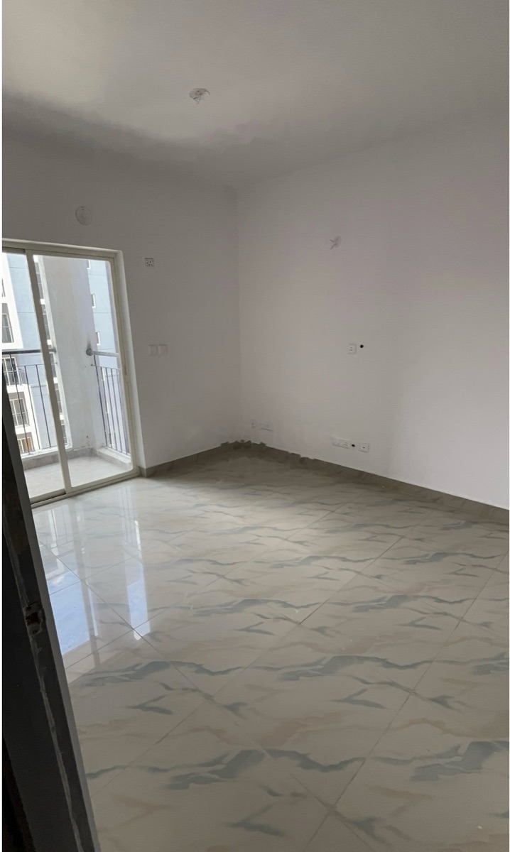 1.5 BHK Apartment For Sale in Emprasa