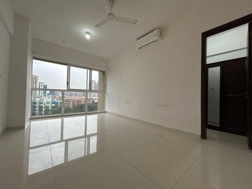Room in 3 BHK Apartment at Runwal Elegante, Andheri West – for Rent