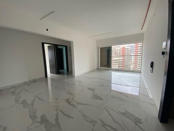 Room in 3 BHK Apartment at Four Bunglows – for Rent