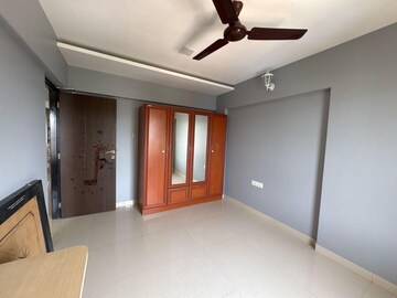 Room in 3 BHK Apartment at Dn Nagar – for Rent