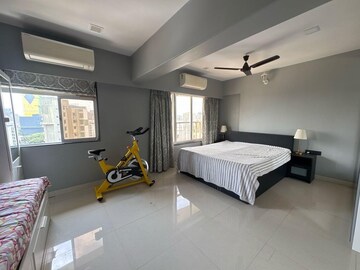 Team Area in 3 BHK Apartment at Dn Nagar – for Rent