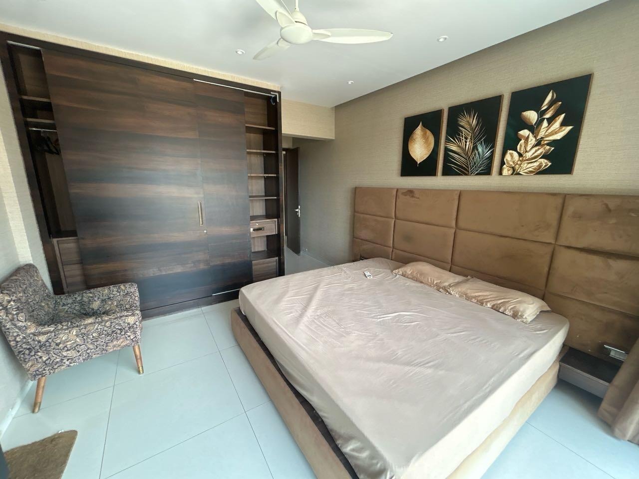 3 BHK + Servant Room 1350 Sq.Ft. Apartment in Runwal Elegante