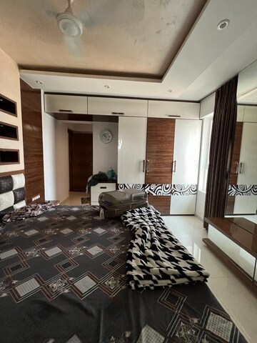 Parking in 3 BHK Apartment at DLH Orchid, Andheri West – for Rent