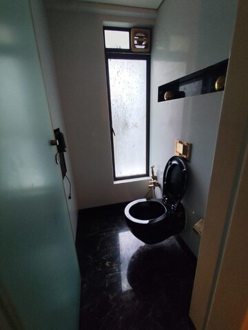 Team Area in 4 BHK Apartment at Versova – for Rent
