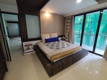 Bedroom in 4 BHK Apartment at Versova – for Rent