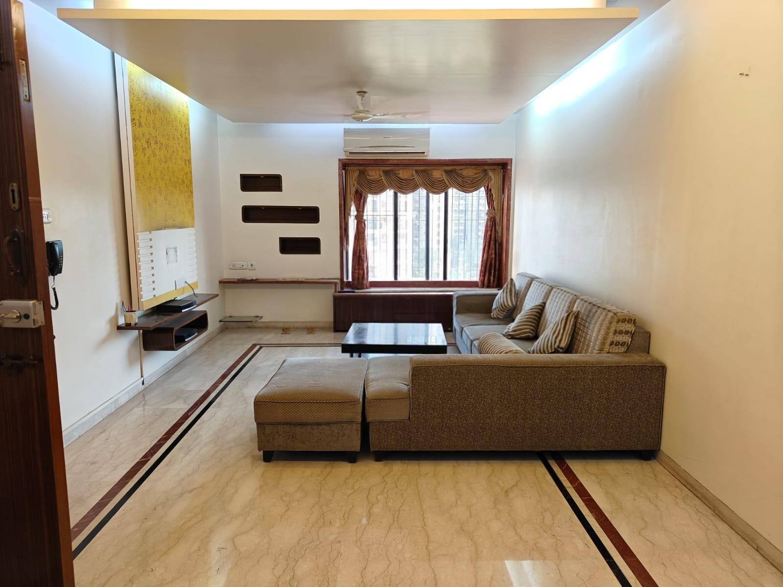 3 BHK + Servant Room Apartment For Rent in Lokhandwala Complex