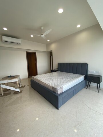 Bedroom in 4 BHK Apartment at Seven Bungalow, Andheri West – for Rent
