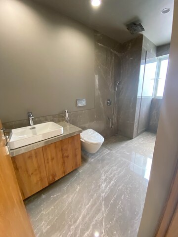 Bedroom in 4 BHK Apartment at Seven Bungalow, Andheri West – for Rent
