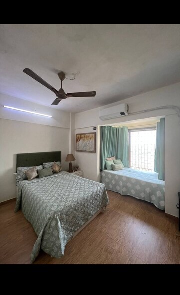 Bedroom in 2 BHK Apartment at Movie Tower, Andheri West – for Rent
