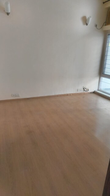 Room in 3 BHK Builder Floor at Unitech South City II, Sector 50 – for Rent
