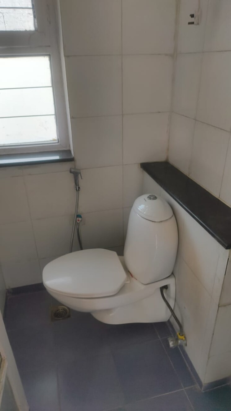 Bathroom, unitech-south-city-ii 3 Bedroom 1850 Sq.Ft. Builder Floor In Sector 50 Gurgaon 9026250