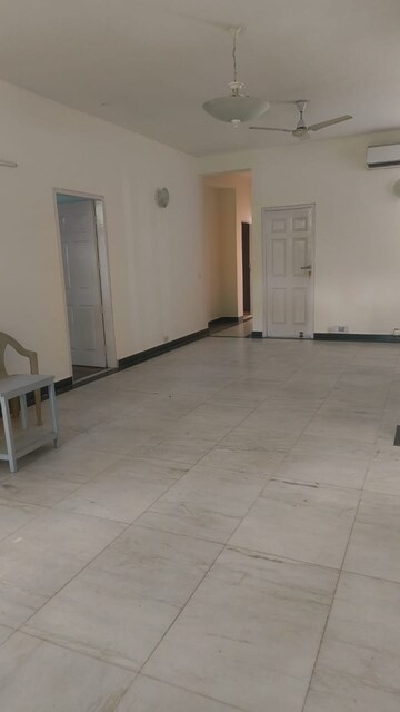 Room in 4 BHK Villa at Unitech Nirvana Country Cedar Crest, Sector 50 – for Rent