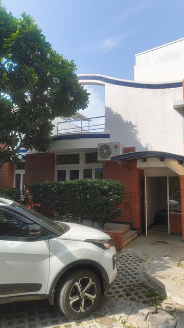 4 BHK Villa – Exterior View View at Unitech Nirvana Country Cedar Crest, Sector 50 - for Rent